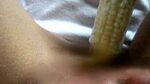 Maiskolben in kleiner Muschi - Amateur Sex Video von er53sie